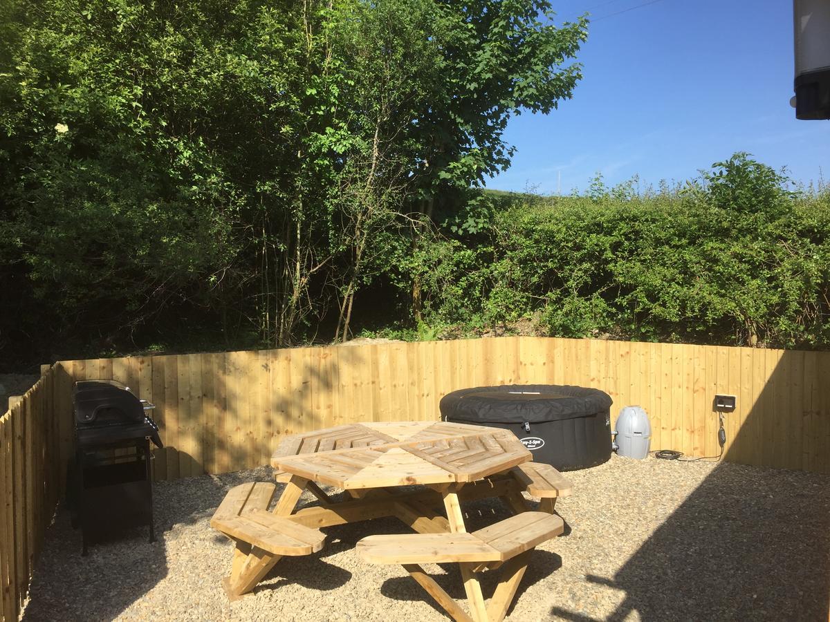 Romantic Getaway Luxury Wooden Cabin With Private Hot Tub And Bbq Aberystwyth Eksteriør bilde